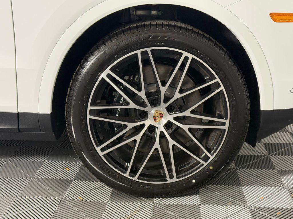 new 2025 Porsche Cayenne car, priced at $128,805