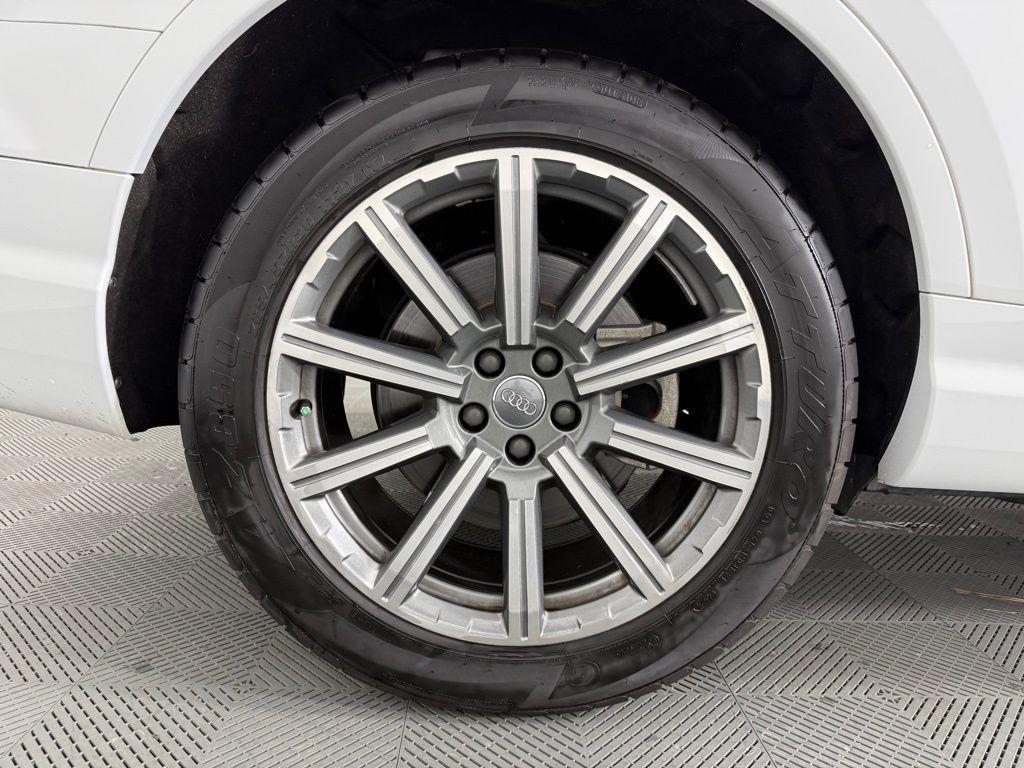 used 2018 Audi Q7 car, priced at $17,495