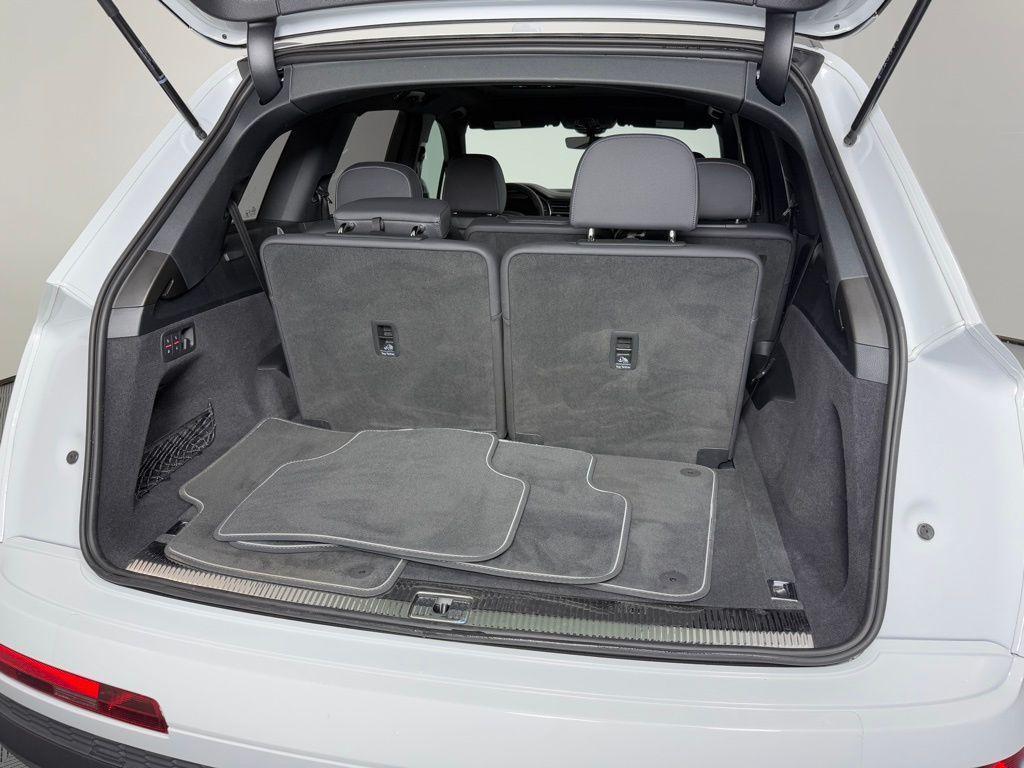 used 2025 Audi Q7 car, priced at $55,995
