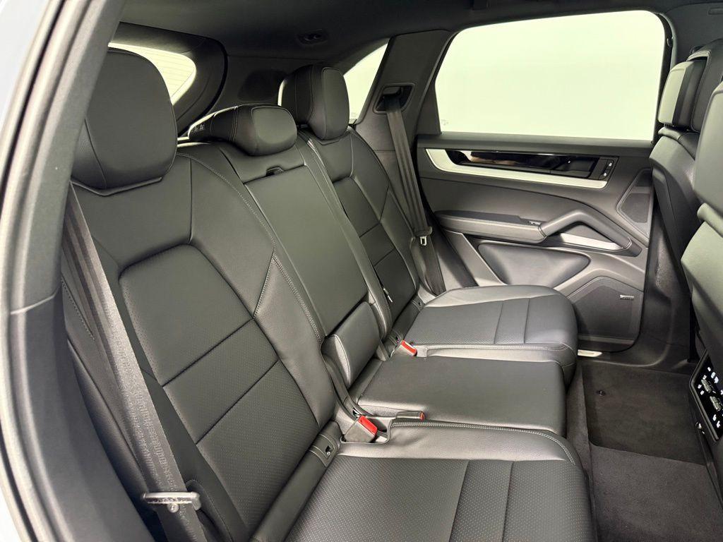 new 2025 Porsche Cayenne car, priced at $102,655