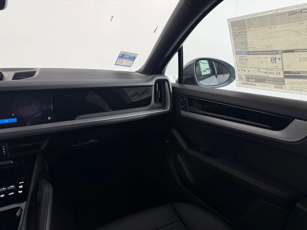 new 2025 Porsche Cayenne car, priced at $109,275