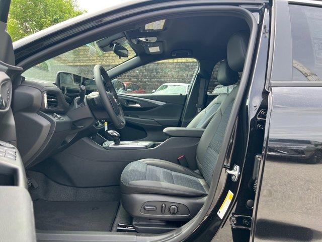 new 2025 Buick Envista car, priced at $25,501