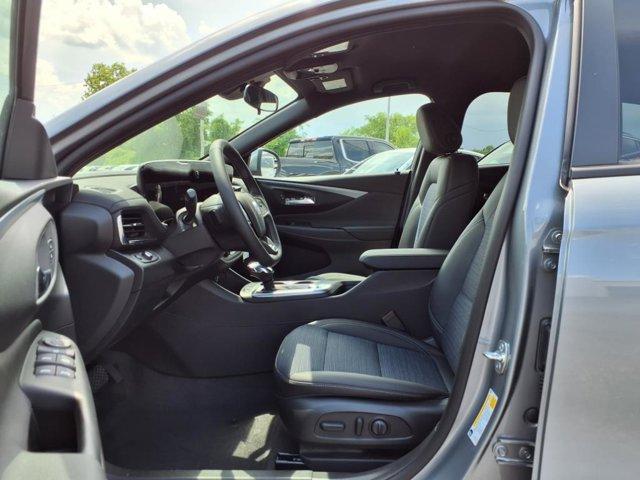 new 2025 Buick Envista car, priced at $24,283