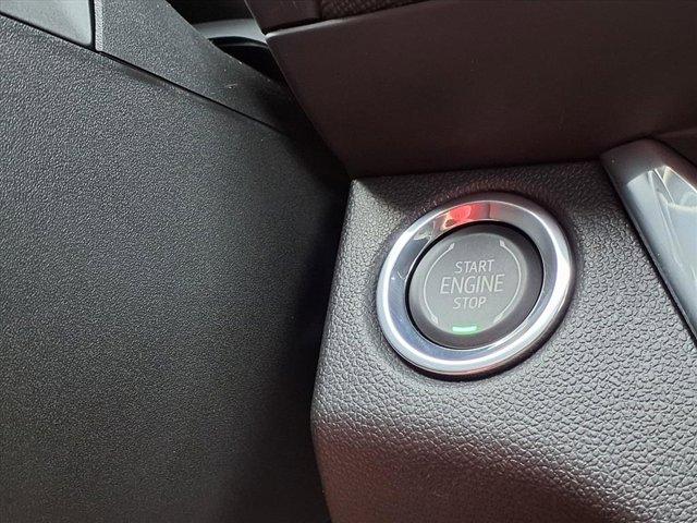 new 2025 Buick Envista car, priced at $26,151
