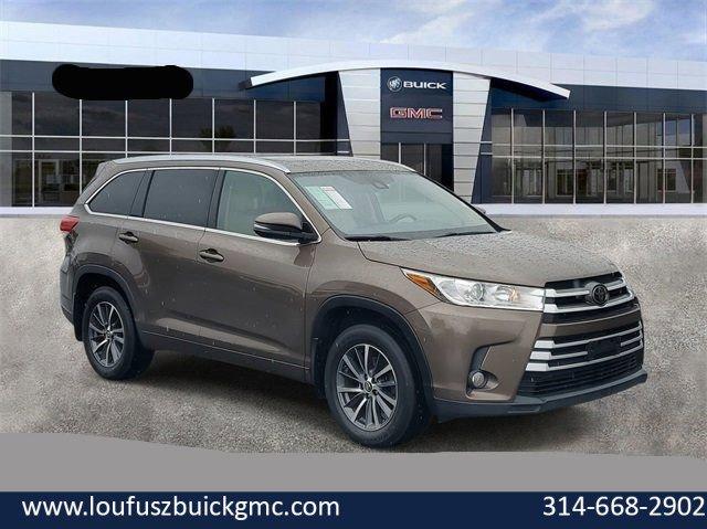 used 2018 Toyota Highlander car, priced at $22,427