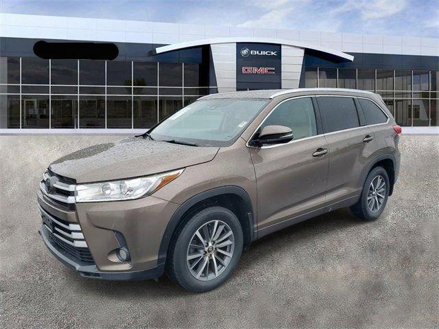 used 2018 Toyota Highlander car, priced at $22,427