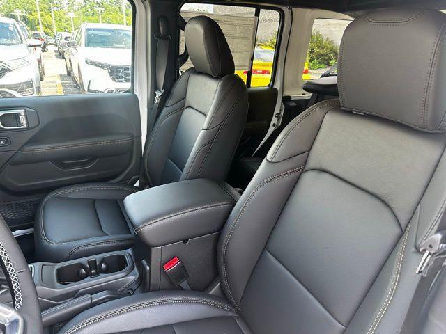 new 2025 Jeep Wrangler car, priced at $59,015