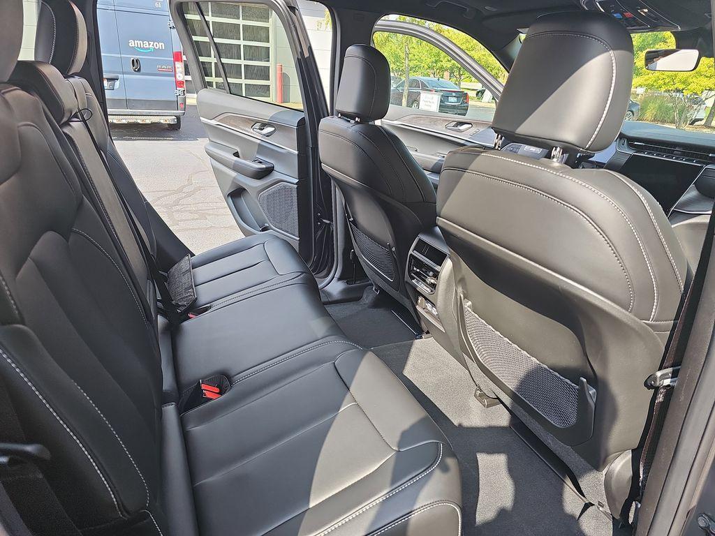 new 2025 Jeep Grand Cherokee car, priced at $47,590