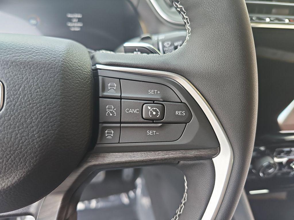 new 2025 Jeep Grand Cherokee car, priced at $47,590