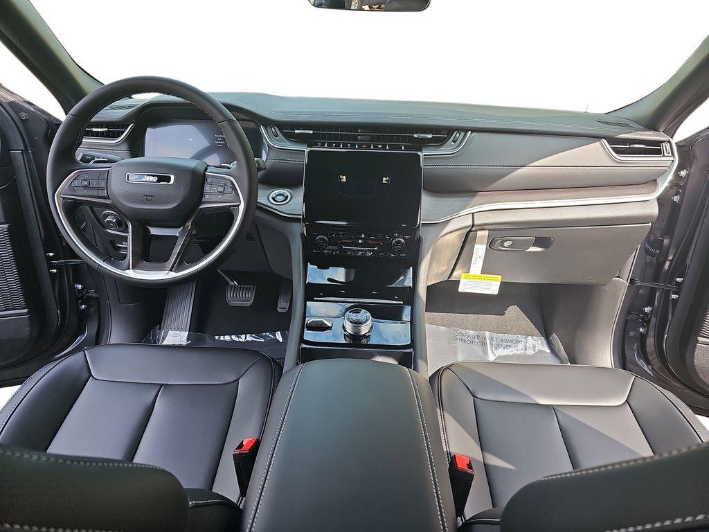 new 2025 Jeep Grand Cherokee car, priced at $47,590