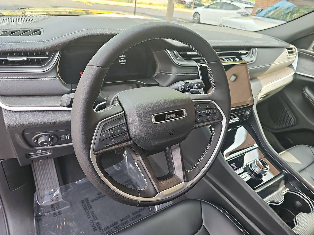 new 2025 Jeep Grand Cherokee car, priced at $47,590