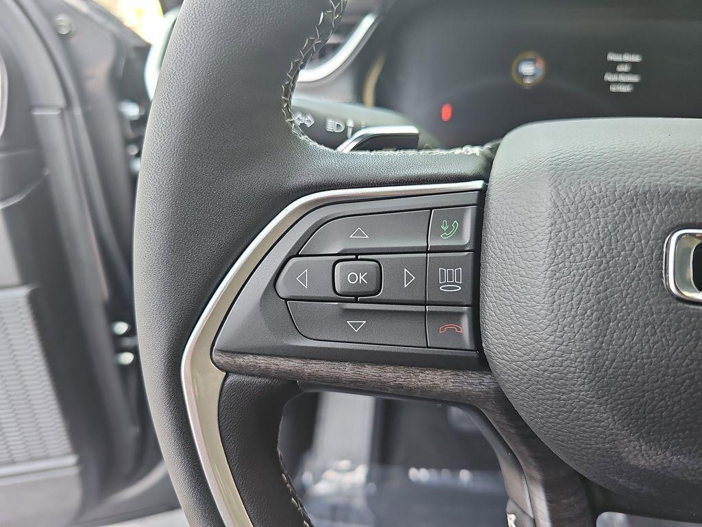 new 2025 Jeep Grand Cherokee car, priced at $47,590