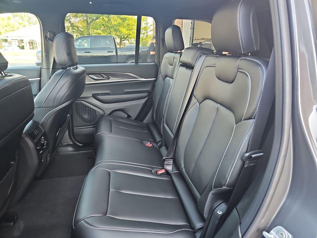 new 2025 Jeep Grand Cherokee car, priced at $47,590