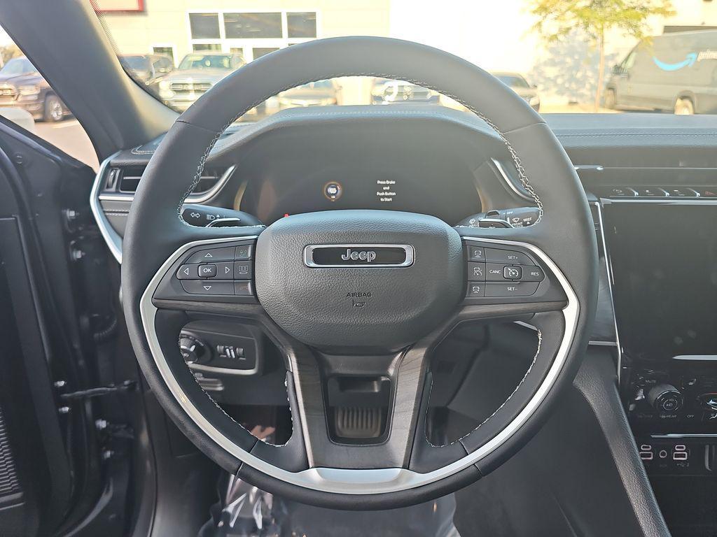 new 2025 Jeep Grand Cherokee car, priced at $47,590