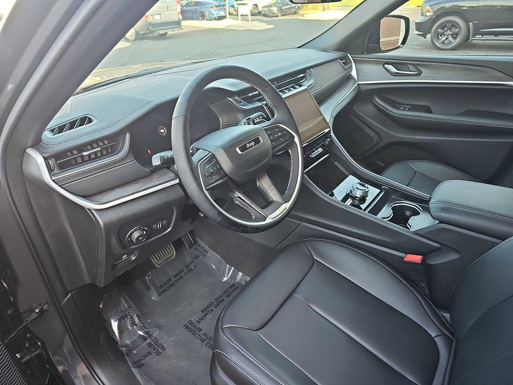 new 2025 Jeep Grand Cherokee car, priced at $47,590
