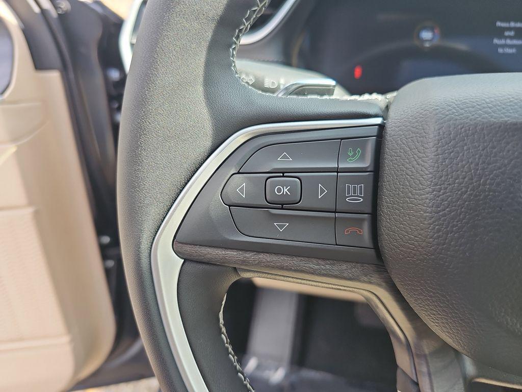 new 2025 Jeep Grand Cherokee car, priced at $47,590