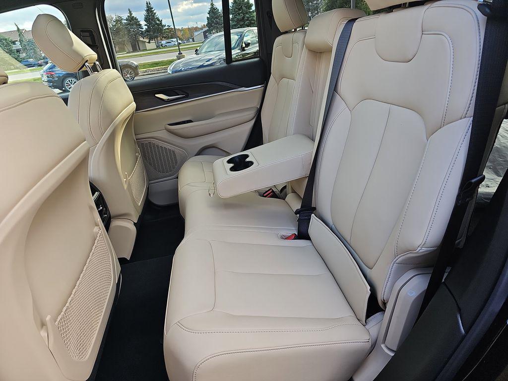 new 2025 Jeep Grand Cherokee car, priced at $50,043