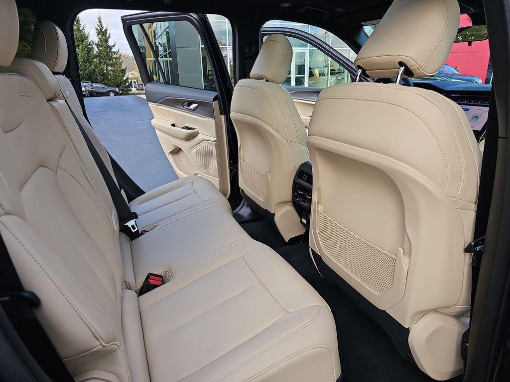 new 2025 Jeep Grand Cherokee car, priced at $50,043