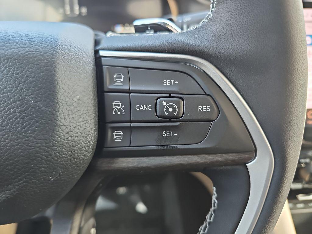 new 2025 Jeep Grand Cherokee car, priced at $50,043