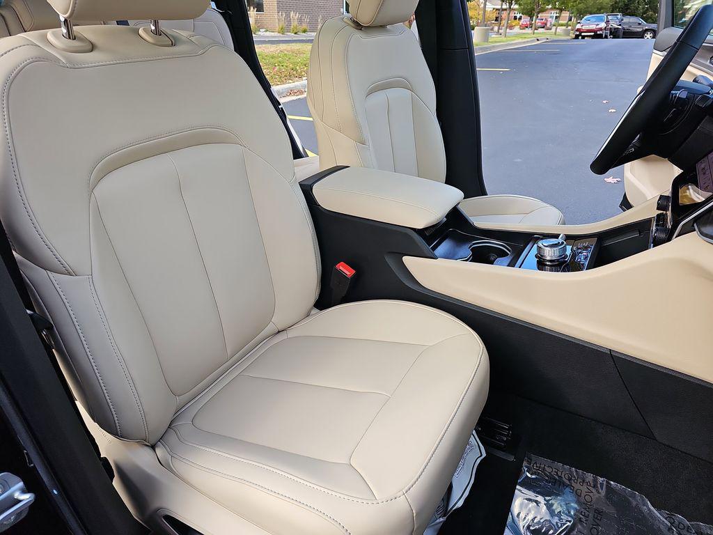 new 2025 Jeep Grand Cherokee car, priced at $50,043