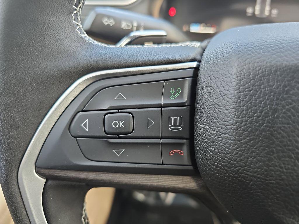 new 2025 Jeep Grand Cherokee car, priced at $50,043