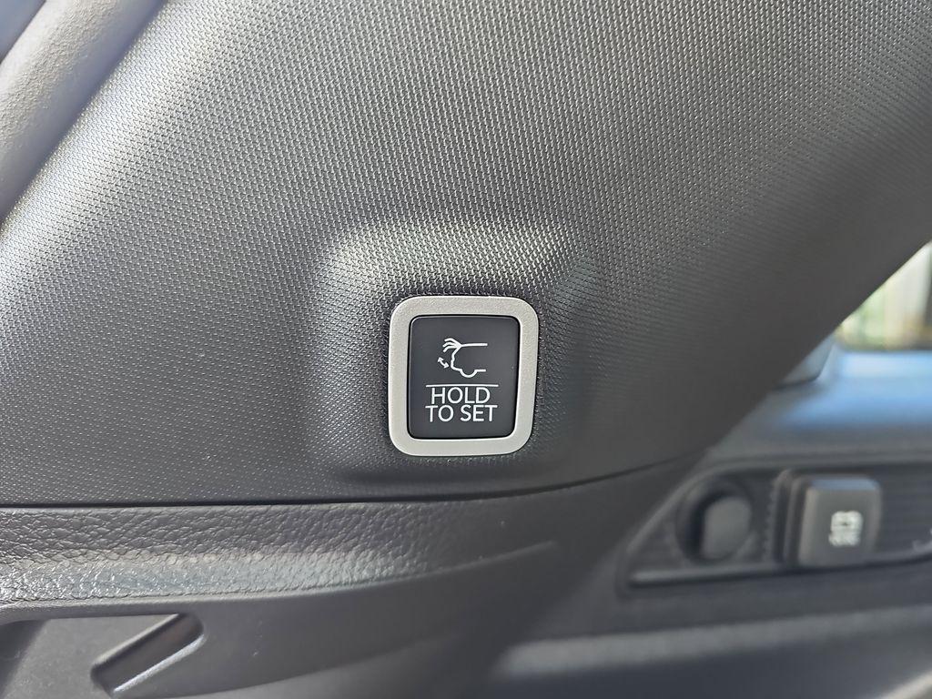 new 2025 Jeep Grand Cherokee car, priced at $50,043