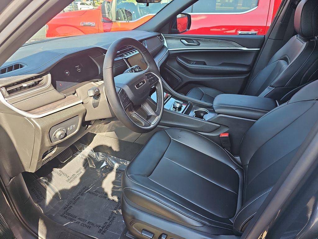 new 2025 Jeep Grand Cherokee car, priced at $49,716