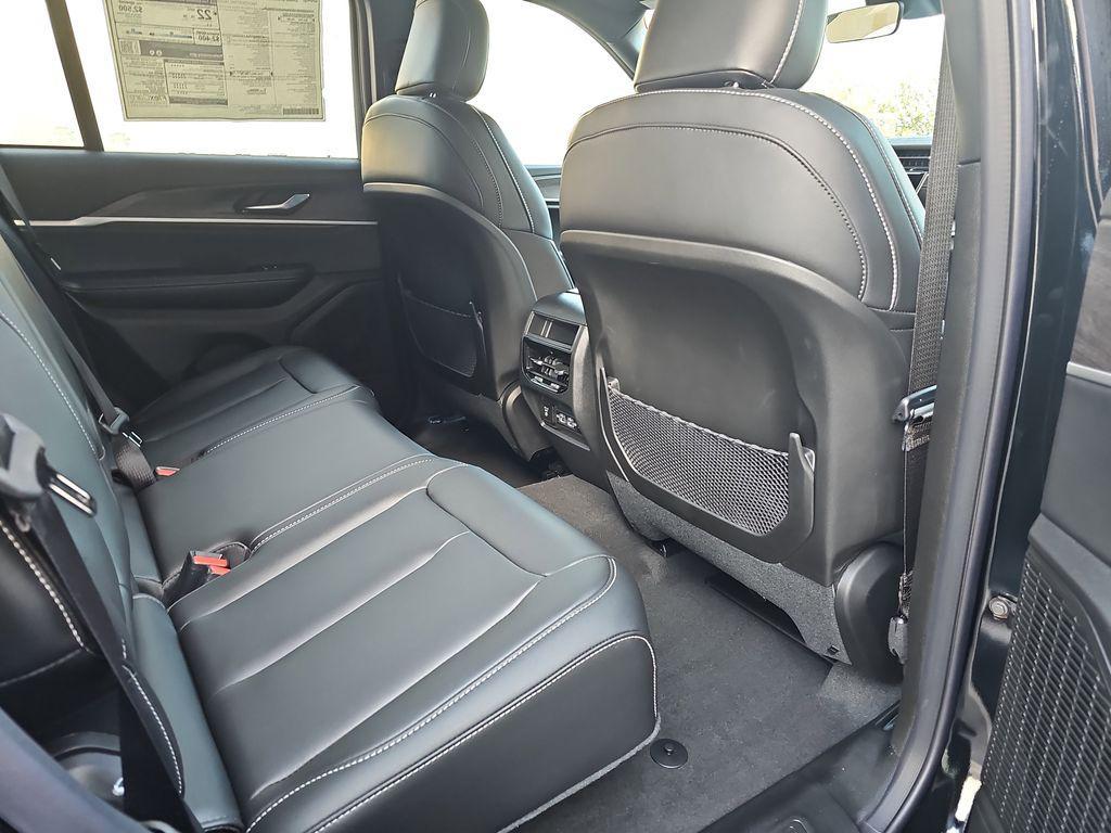 new 2025 Jeep Grand Cherokee car, priced at $50,043