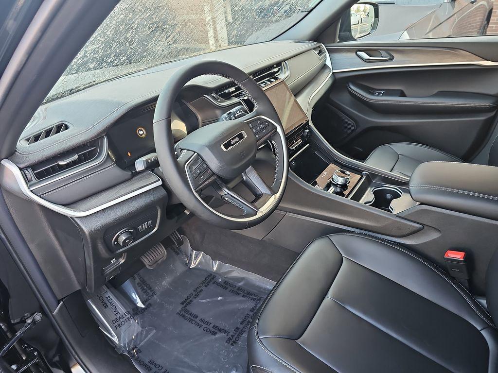 new 2025 Jeep Grand Cherokee car, priced at $50,043