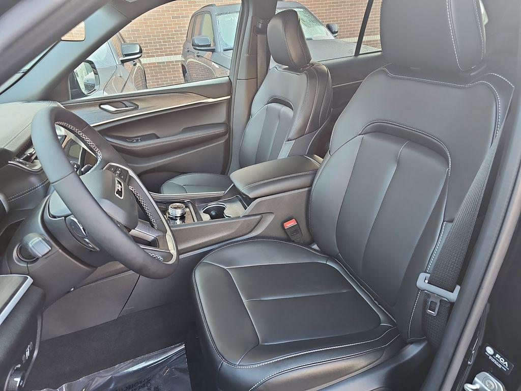 new 2025 Jeep Grand Cherokee car, priced at $50,043