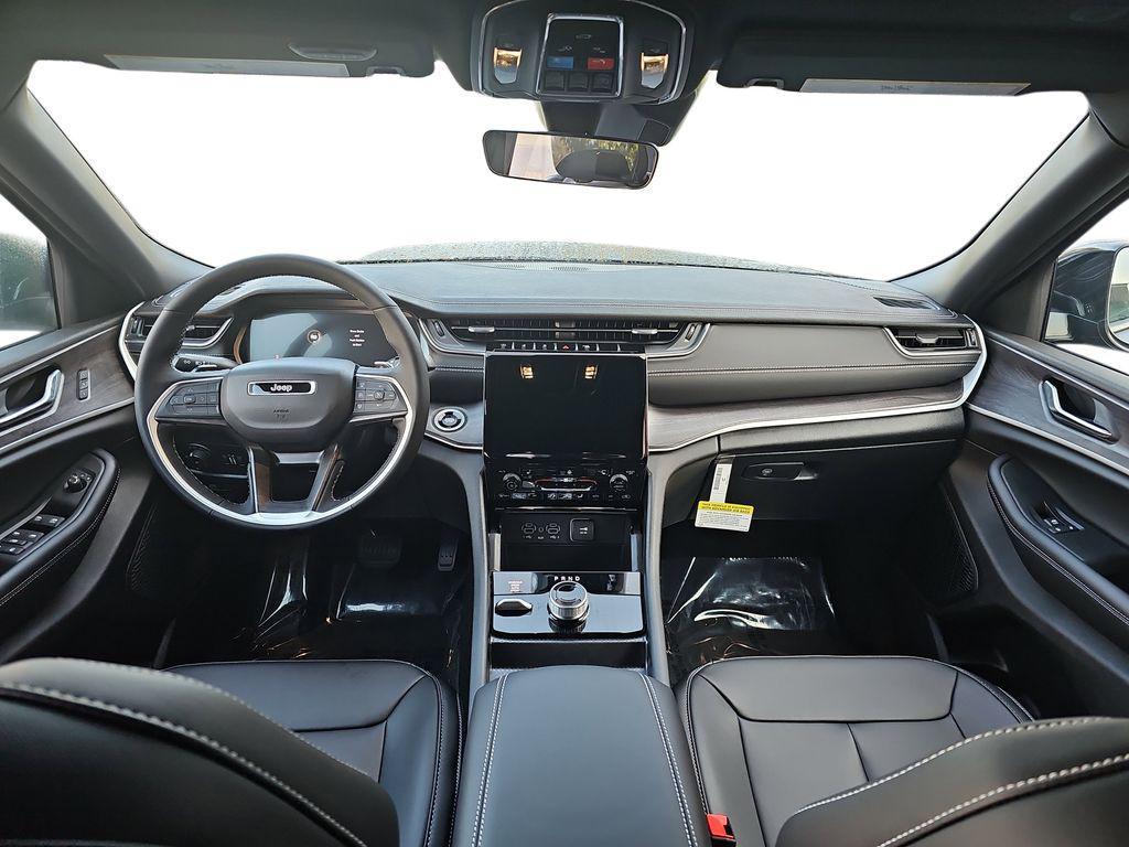 new 2025 Jeep Grand Cherokee car, priced at $50,043