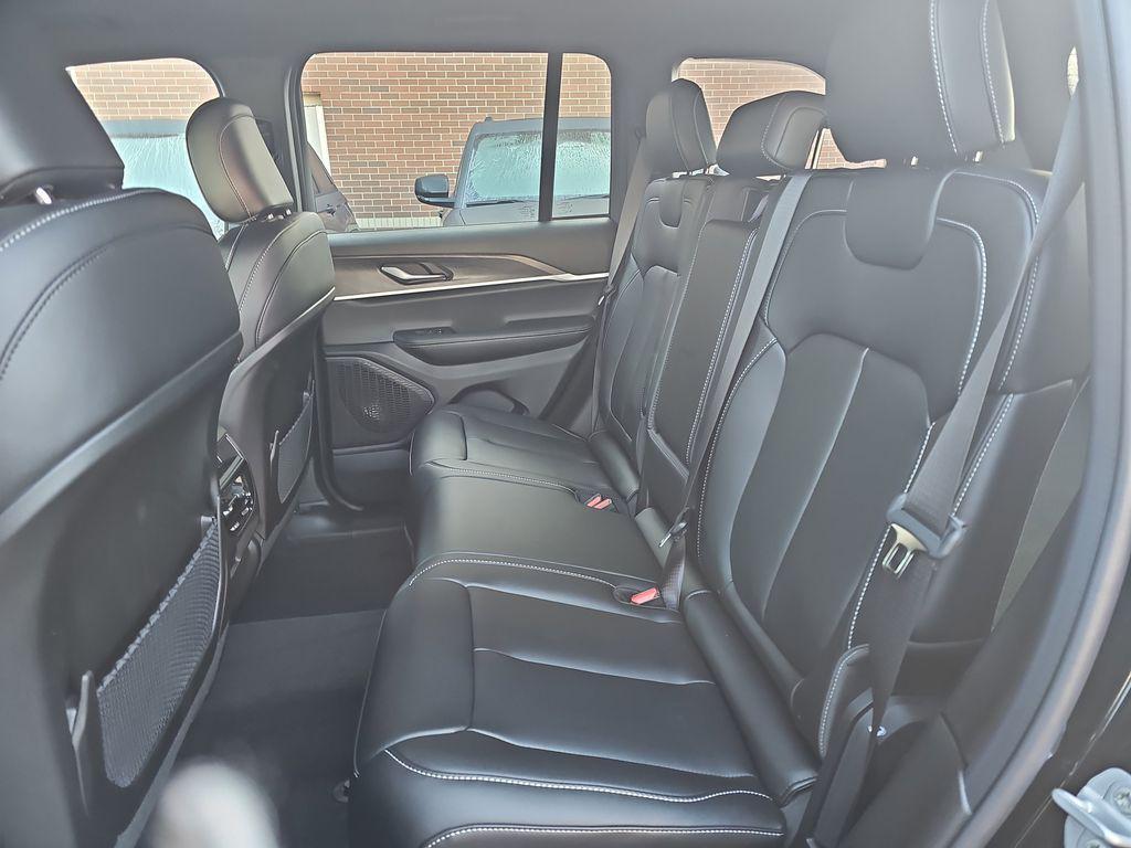 new 2025 Jeep Grand Cherokee car, priced at $50,043