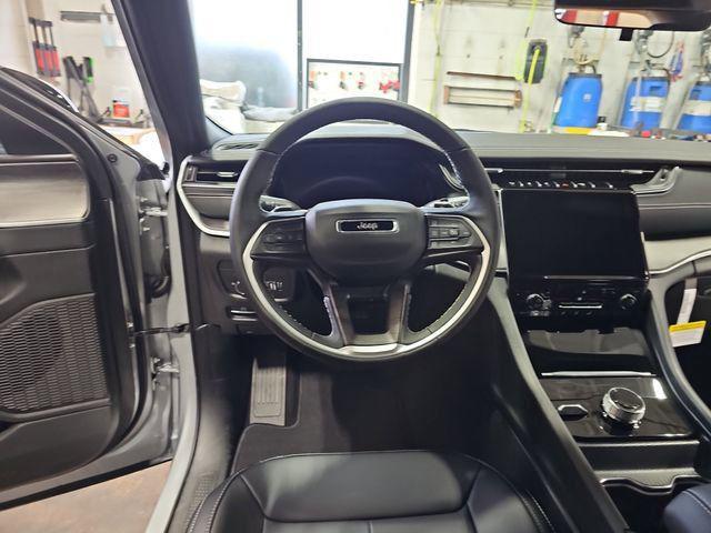 new 2025 Jeep Grand Cherokee car, priced at $48,756