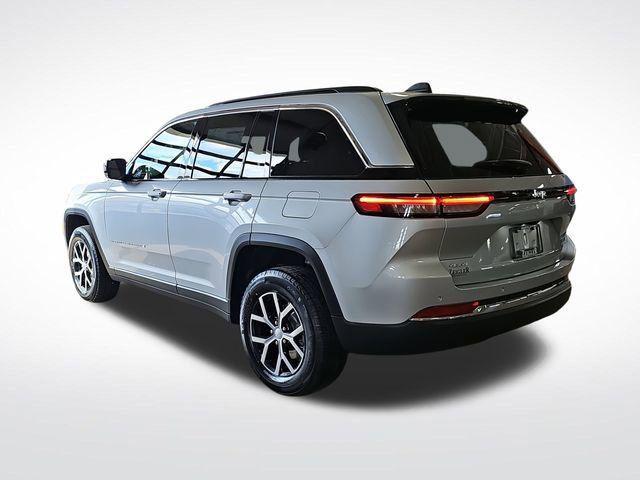 new 2025 Jeep Grand Cherokee car, priced at $48,756