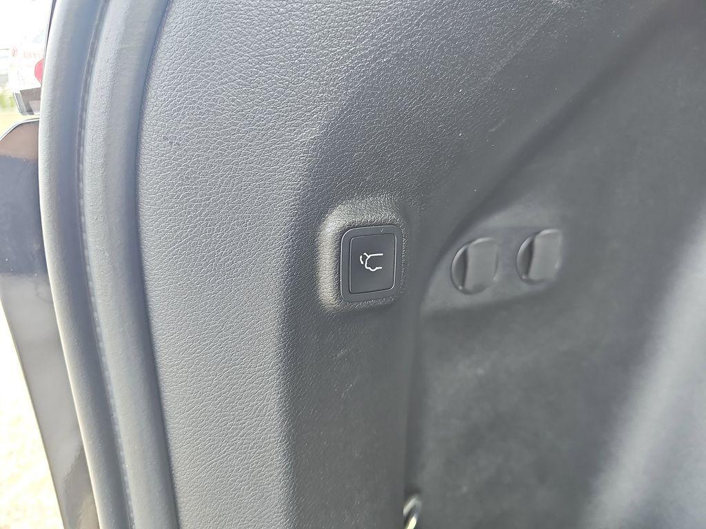 used 2022 Jeep Cherokee car, priced at $25,250