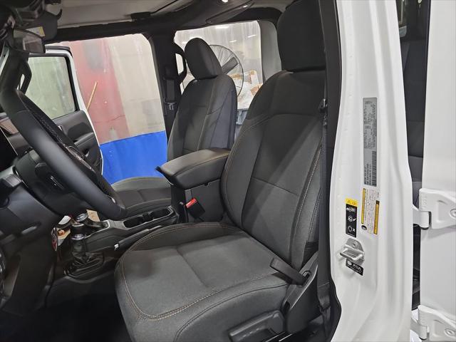 new 2025 Jeep Gladiator car, priced at $49,302