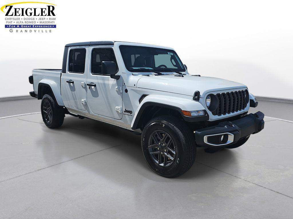 new 2025 Jeep Gladiator car, priced at $44,015