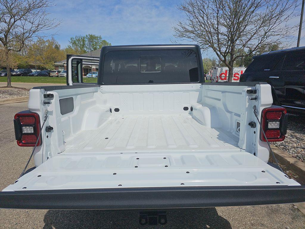 new 2025 Jeep Gladiator car, priced at $44,015