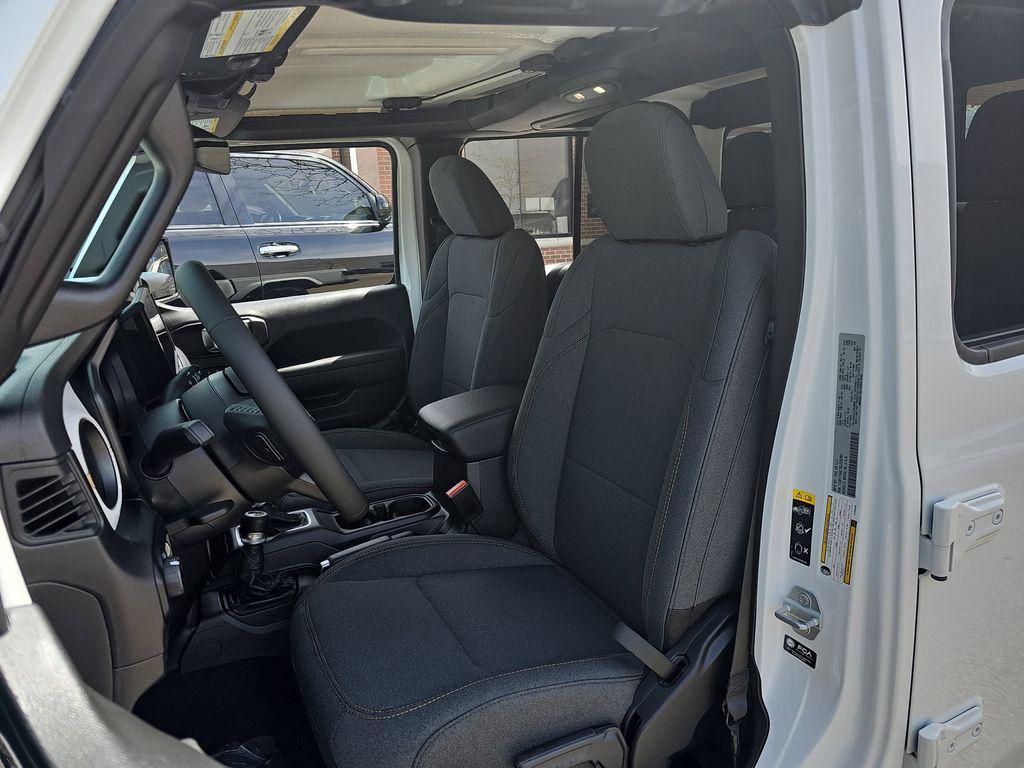 new 2025 Jeep Gladiator car, priced at $44,015