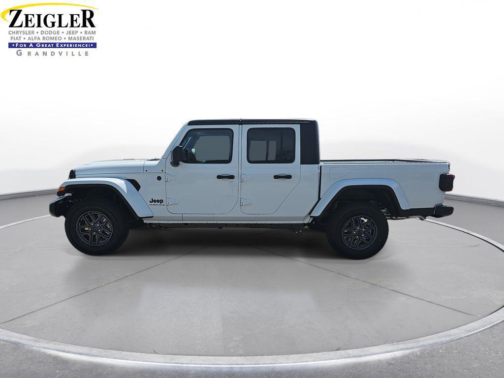 new 2025 Jeep Gladiator car, priced at $44,015