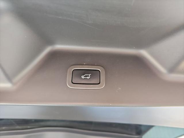 used 2022 Land Rover Range Rover car, priced at $40,000