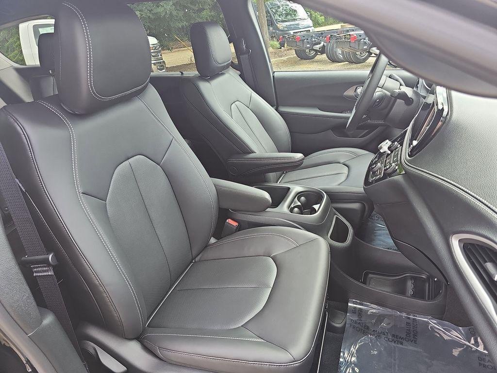 new 2026 Chrysler Pacifica car, priced at $44,460