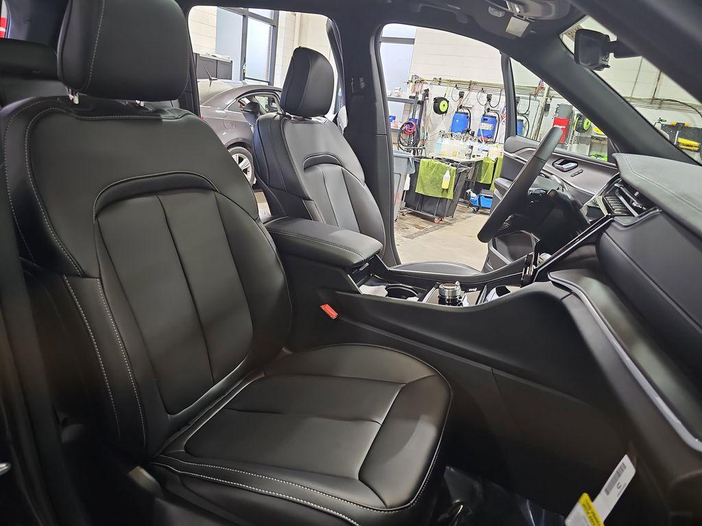 new 2025 Jeep Grand Cherokee car, priced at $46,694