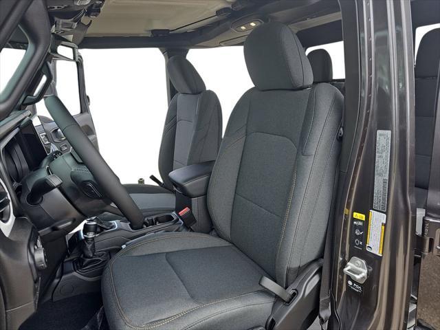 new 2025 Jeep Gladiator car, priced at $51,313
