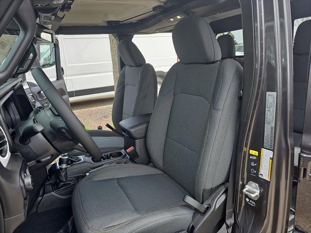 new 2025 Jeep Gladiator car, priced at $51,313