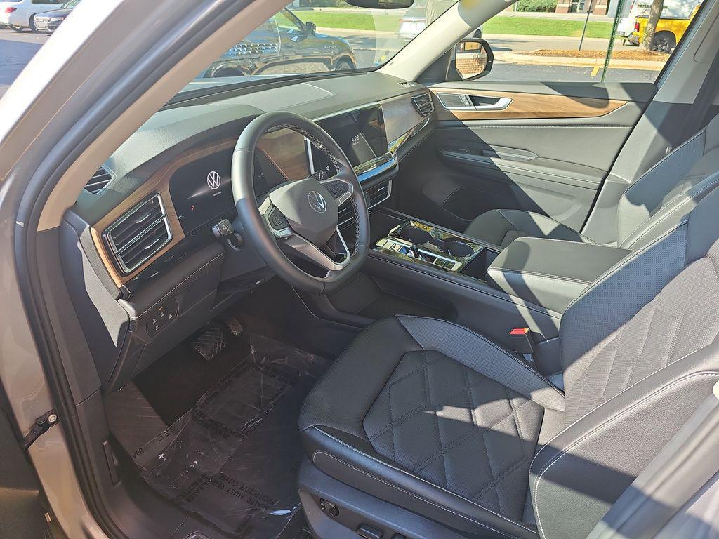 used 2025 Volkswagen Atlas car, priced at $35,500