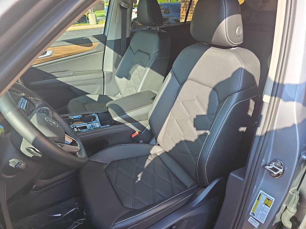 used 2025 Volkswagen Atlas car, priced at $35,500