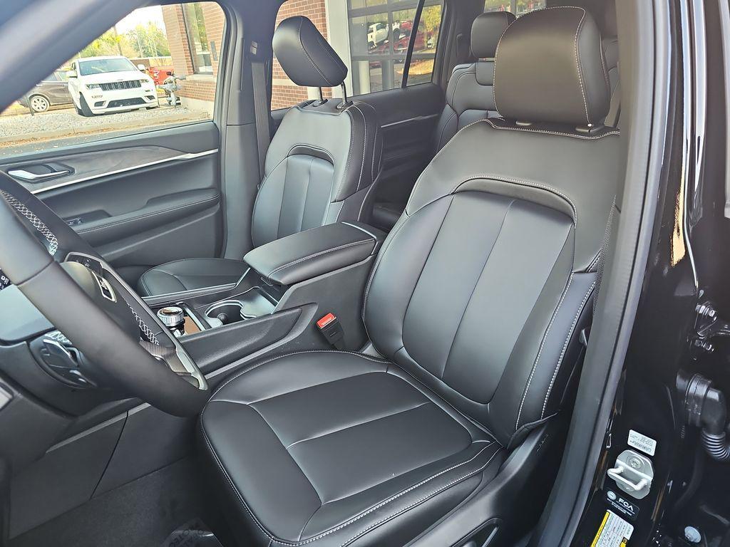 new 2025 Jeep Grand Cherokee L car, priced at $46,454