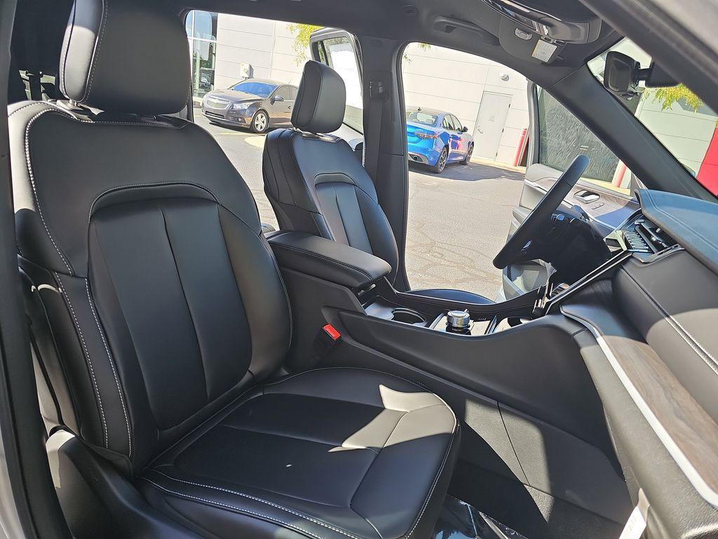 new 2025 Jeep Grand Cherokee L car, priced at $45,056