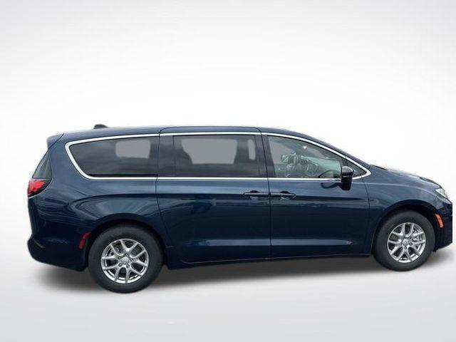 new 2025 Chrysler Pacifica car, priced at $42,247